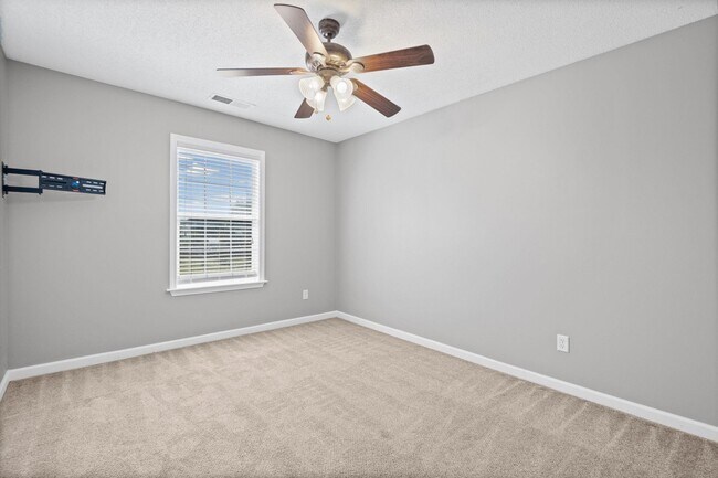 Building Photo - 713 Elizabeth Dr