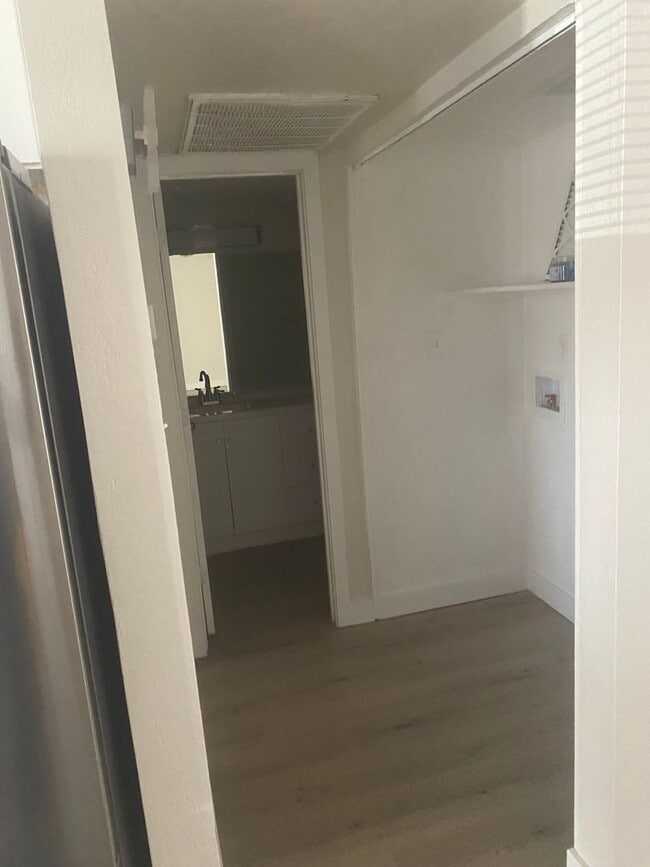 Building Photo - Newly Remodeled 2 bed 2 bath Town-homes in Central Phoenix!! Gated and Pool *** Move-in Special! ...