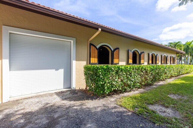Building Photo - 14943 Paddock Dr