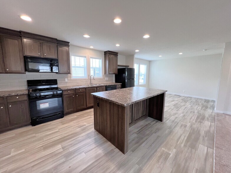 Building Photo - 5355 Coventry Dr