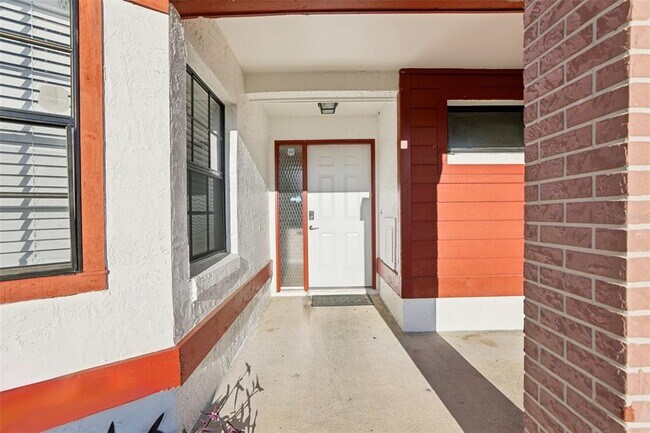 Building Photo - 118 Pinewood Cir
