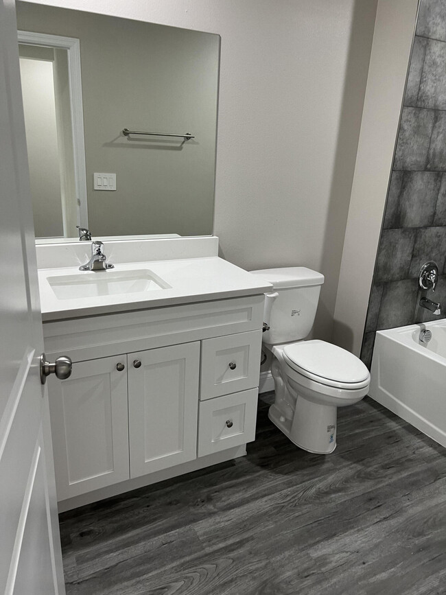 Building Photo - 838 San Filippo Dr SE