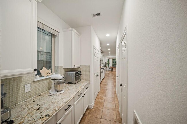 Building Photo - 5527 Mangrove Creek Ln