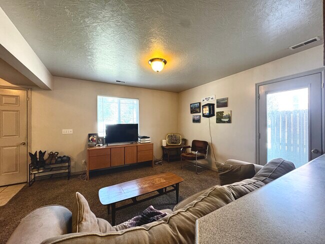 Building Photo - 240 E 300 N