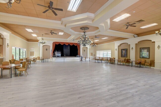 Building Photo - 10592 Tropic Palm Ave