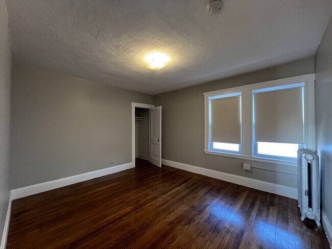 Building Photo - 274 Chelsea St