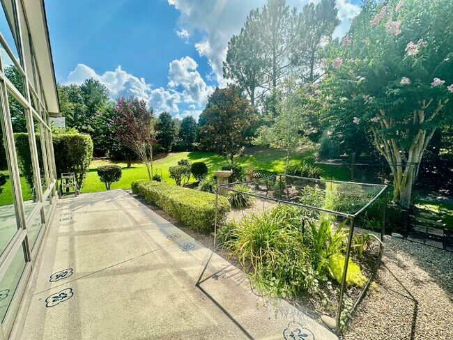 Building Photo - Charming Sun City Retreat, Availale Now for Rent