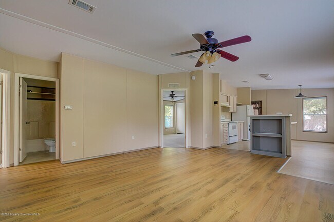 Building Photo - 14820 Aubrey Ave