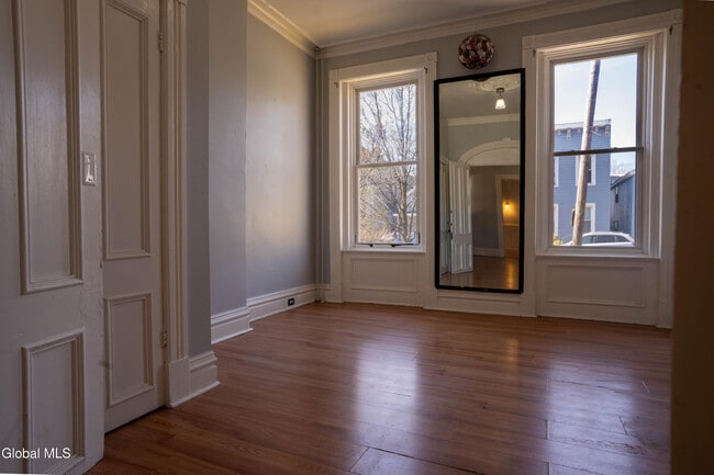 Building Photo - 546 5th Ave