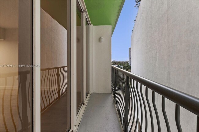 Building Photo - 1756 N Bayshore Dr
