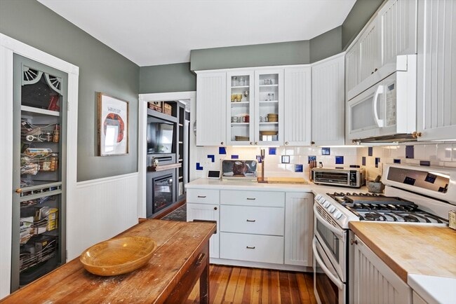 Building Photo - 36 Windsor St