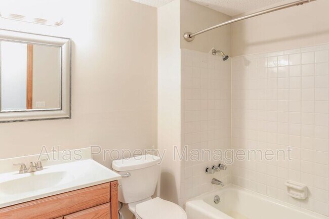 Building Photo - 1014 Lindenwood Ln