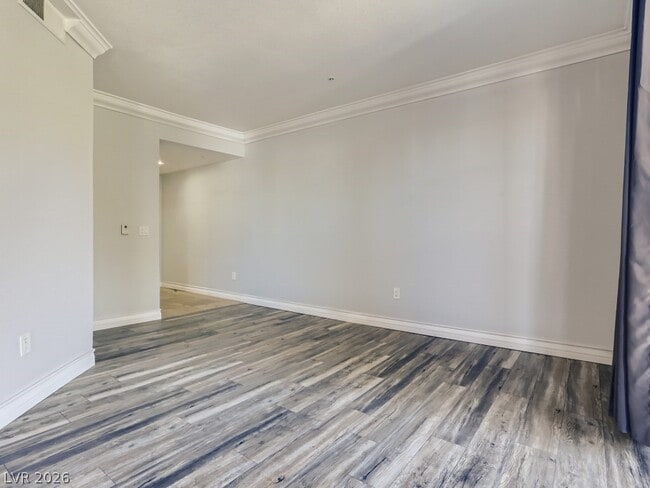 Building Photo - 260 E Flamingo Rd