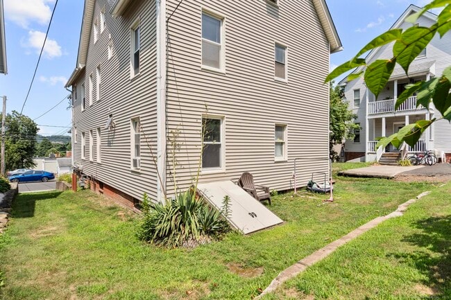 Building Photo - 14 S Whittlesey Ave