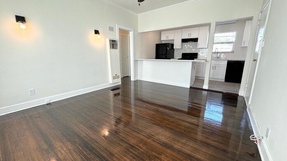 Building Photo - 138 Olive St