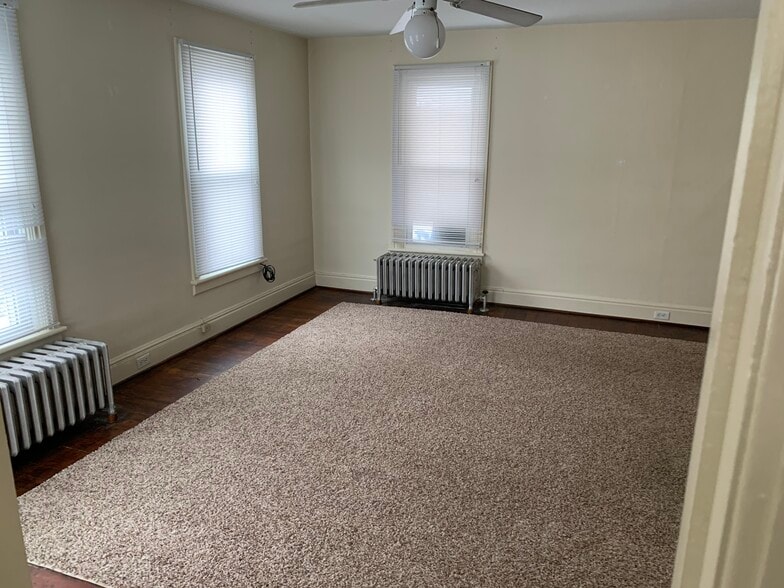 Huge Living Room - 201 E Cherry St