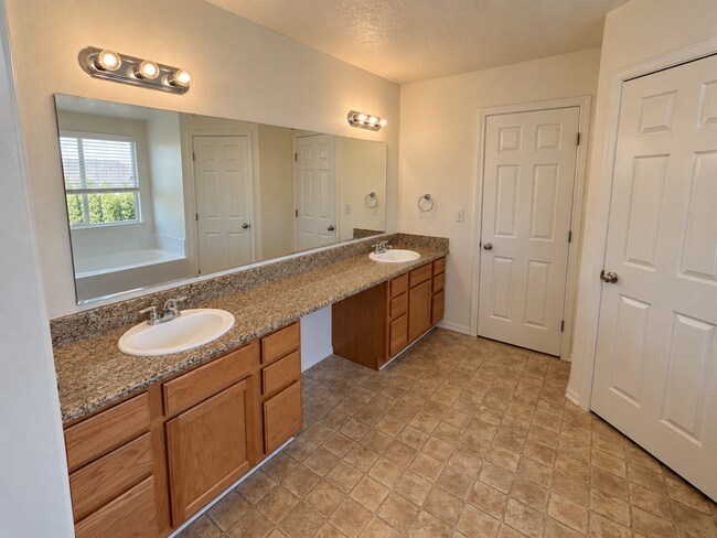 Building Photo - 2856 W Lost Rapids Dr