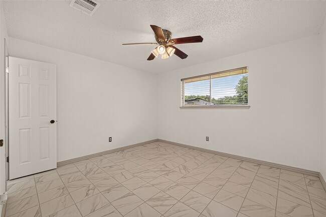 Building Photo - 5206 Olana Dr