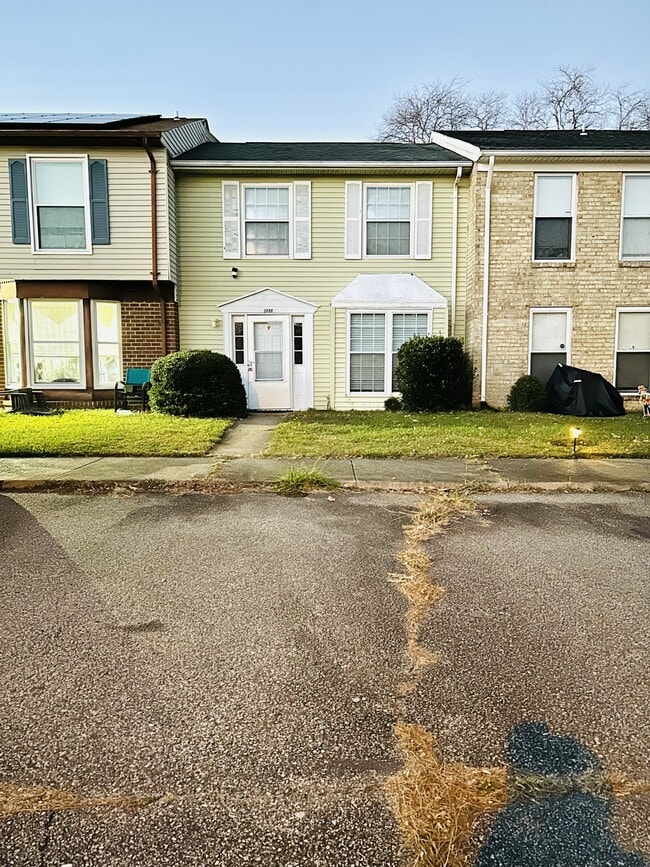 Building Photo - 3888 Chancery Ln