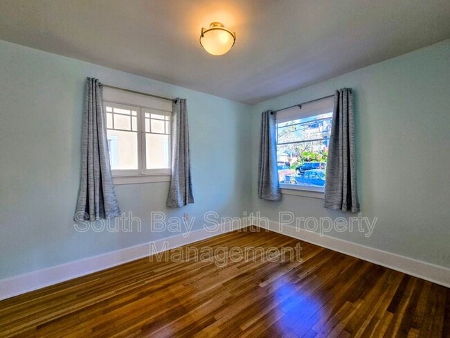 Building Photo - 223 S Guadalupe Ave