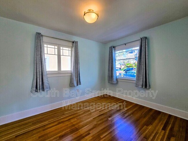 Building Photo - 223 S Guadalupe