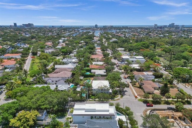 Building Photo - 1111 SE 9th Ave