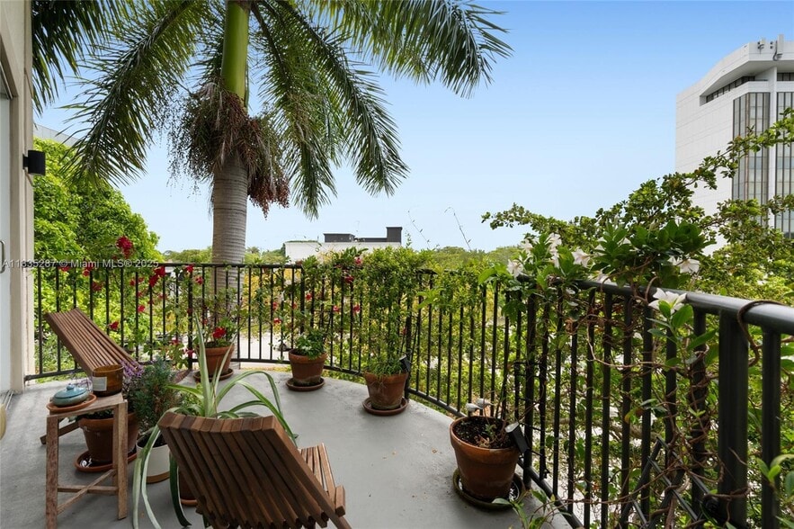 Primary Photo - 2701 SW 3rd Ave