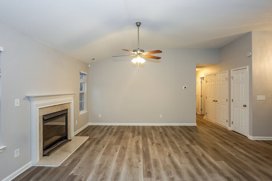 Building Photo - 6235 Red Clover Ln