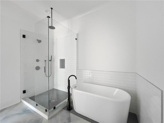 Building Photo - 5807 Royal St