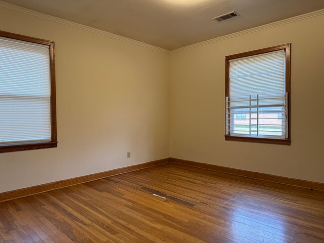 Building Photo - 1914 S Van Buren St