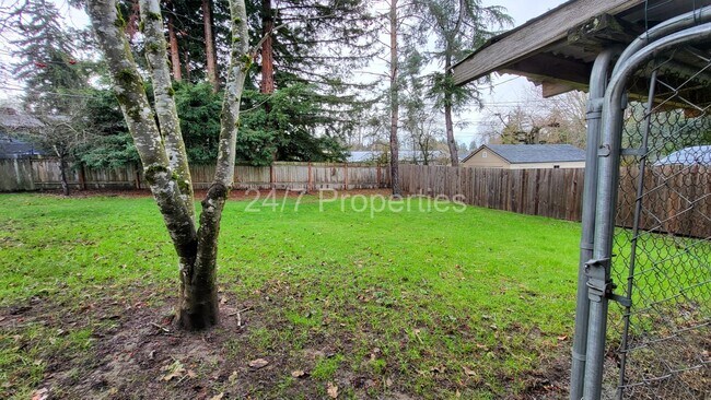 Building Photo - 3BD I 2BA Home w/ Large Yard - Beaverton!