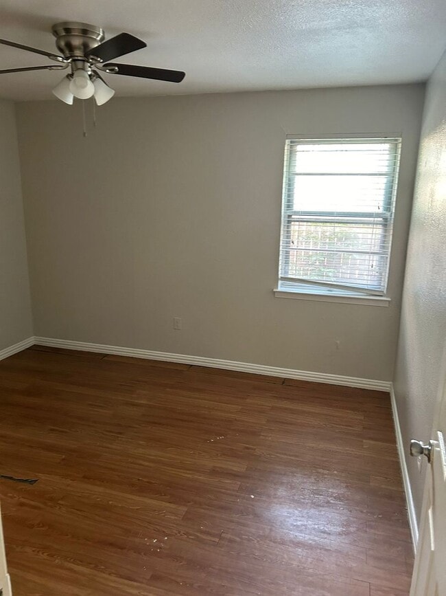 Building Photo - 2211 Granada Dr