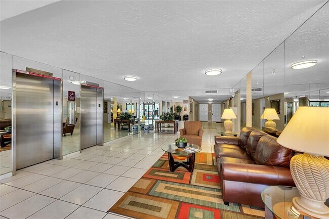 Building Photo - 3090 N Course Dr