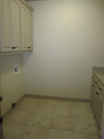 Building Photo - 132 Rue De Montserrat