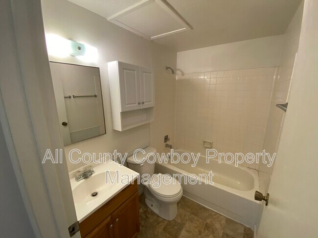 Building Photo - 527 E Spring Creek Dr