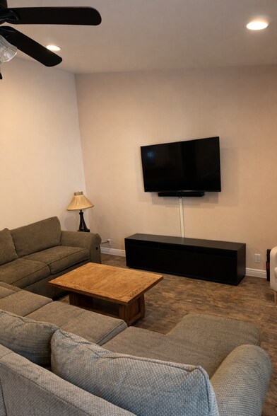 Building Photo - 148 Galsworthy St