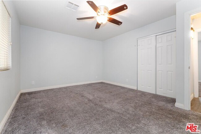 Building Photo - 1609 E Hillcrest Dr