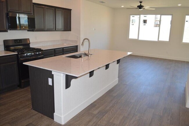 Building Photo - 2465 Pineda Dr