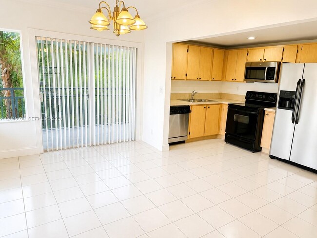 Building Photo - 4850 SW 63rd Terrace