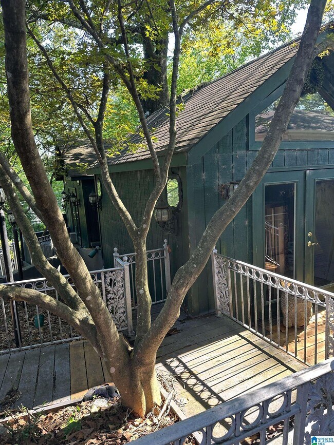 Building Photo - 905 45th St N