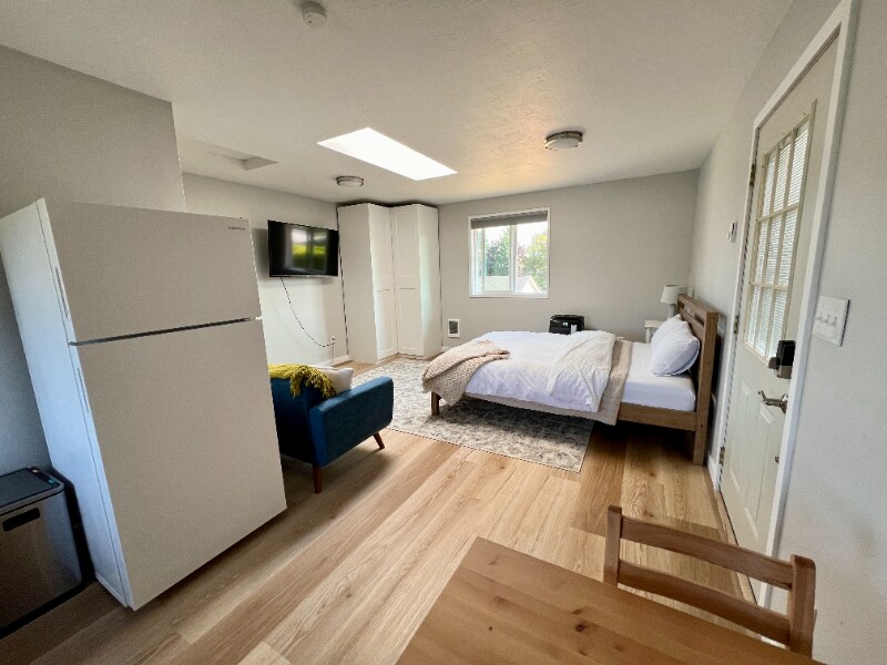 Building Photo - 13817 2nd Ave SW