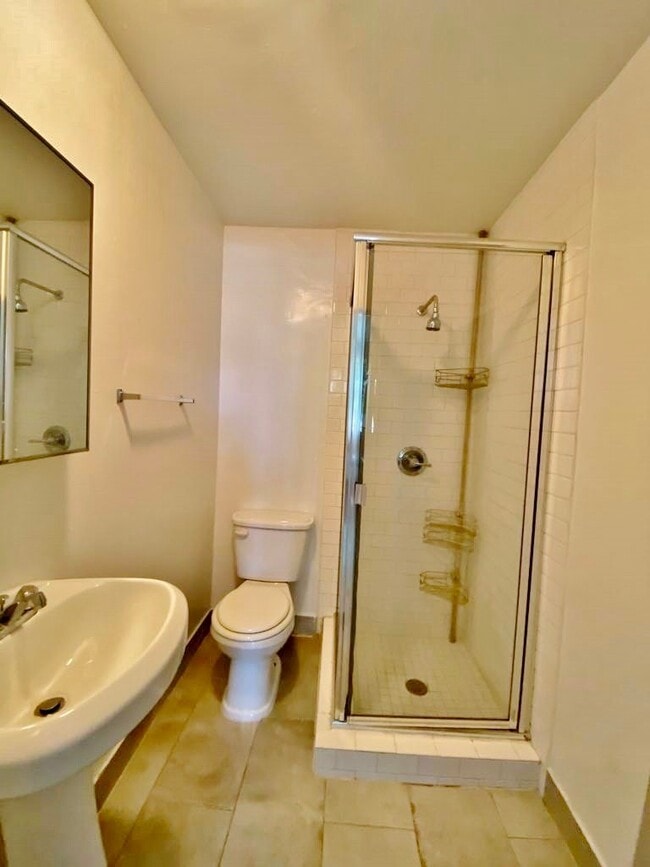 Building Photo - 1114 N Poinsettia Pl