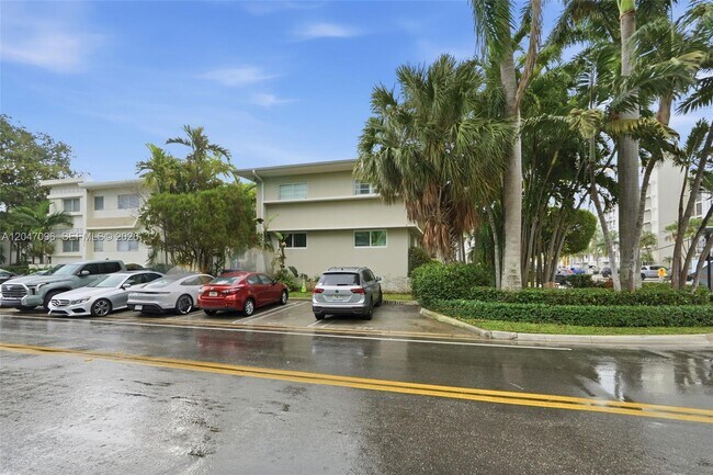 Building Photo - 9881 W Bay Harbor Dr