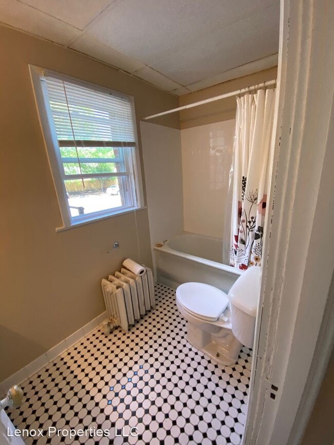 Building Photo - 4215 Grand Ave