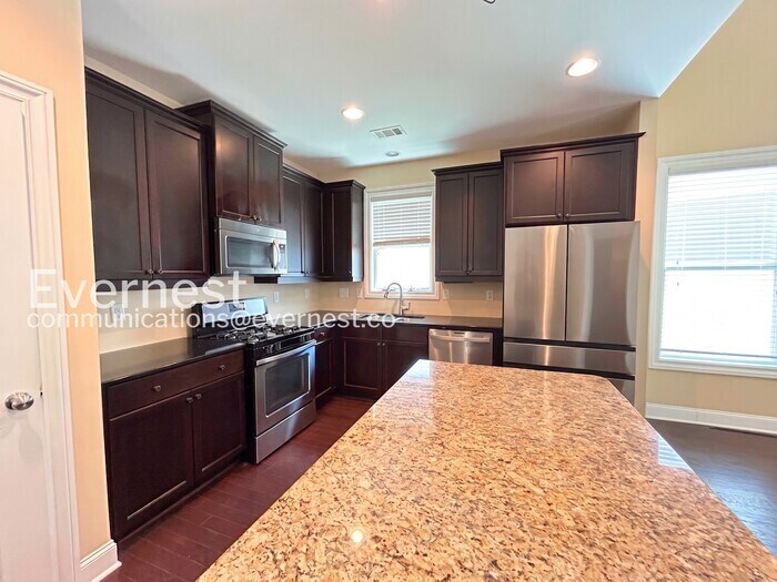 Building Photo - 1500 Drew Dr