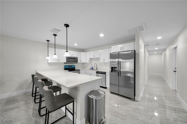 Building Photo - 901 Albany Ave