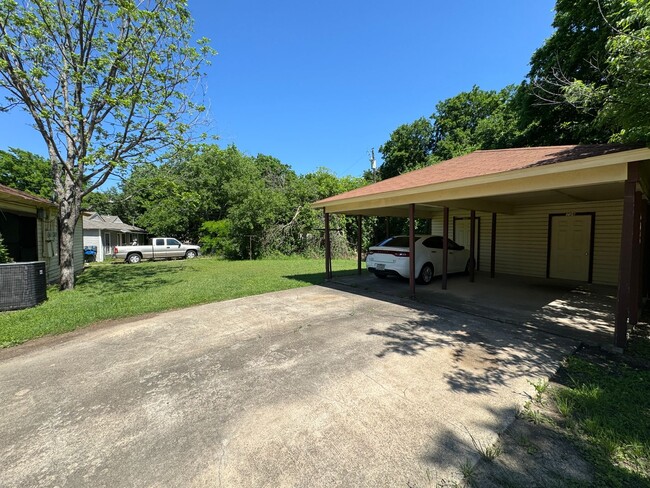 Building Photo - 706-708 Carrie Ave