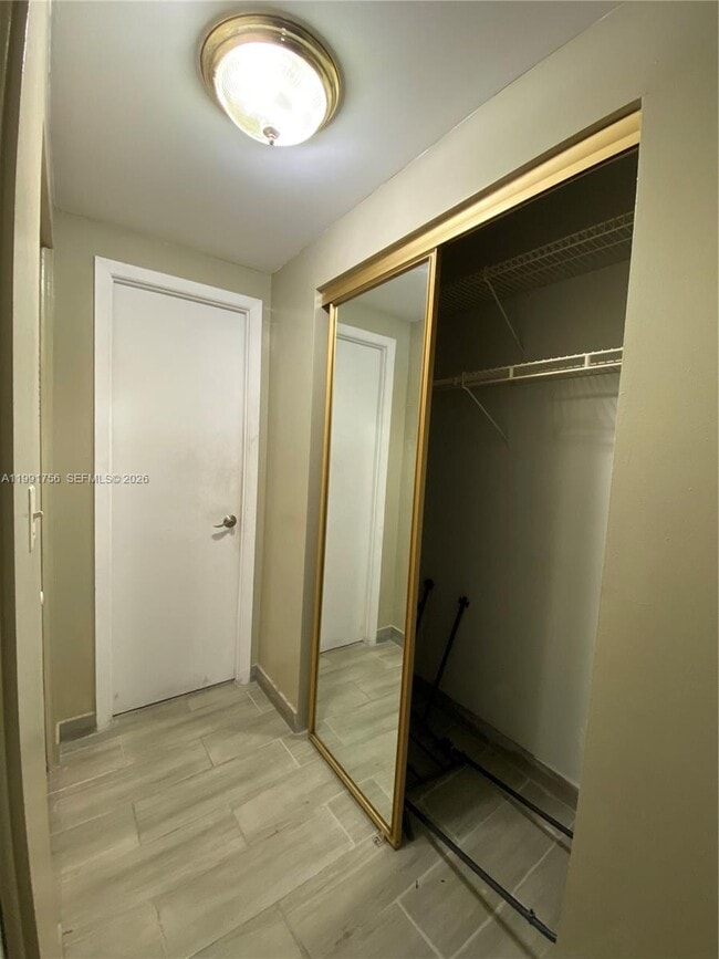 Building Photo - 443 NE 195th St