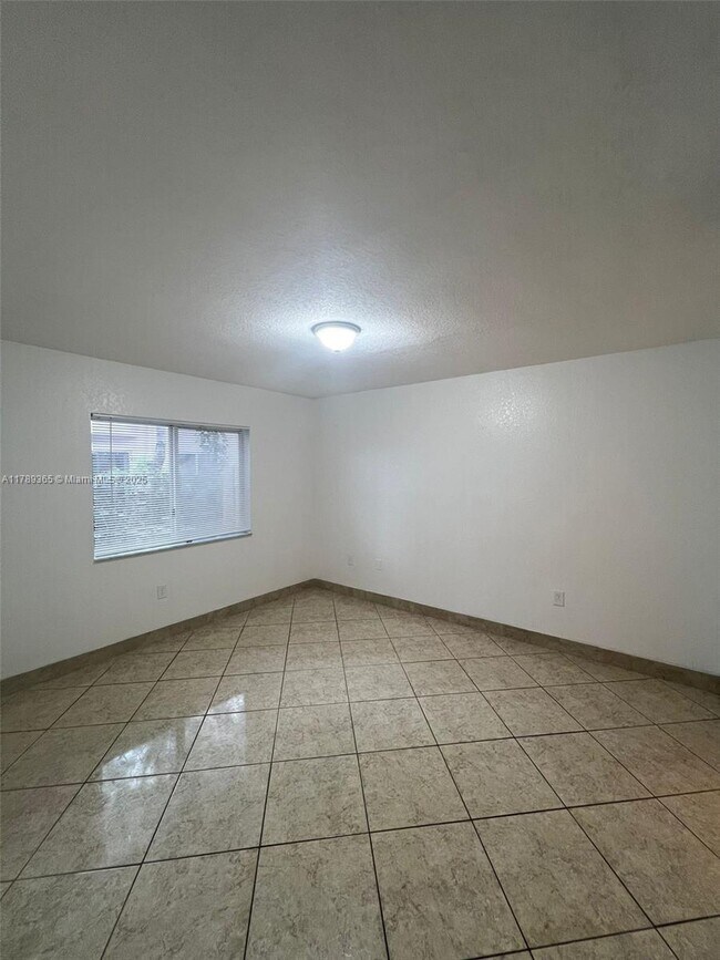 Building Photo - 1241 SE 29th St