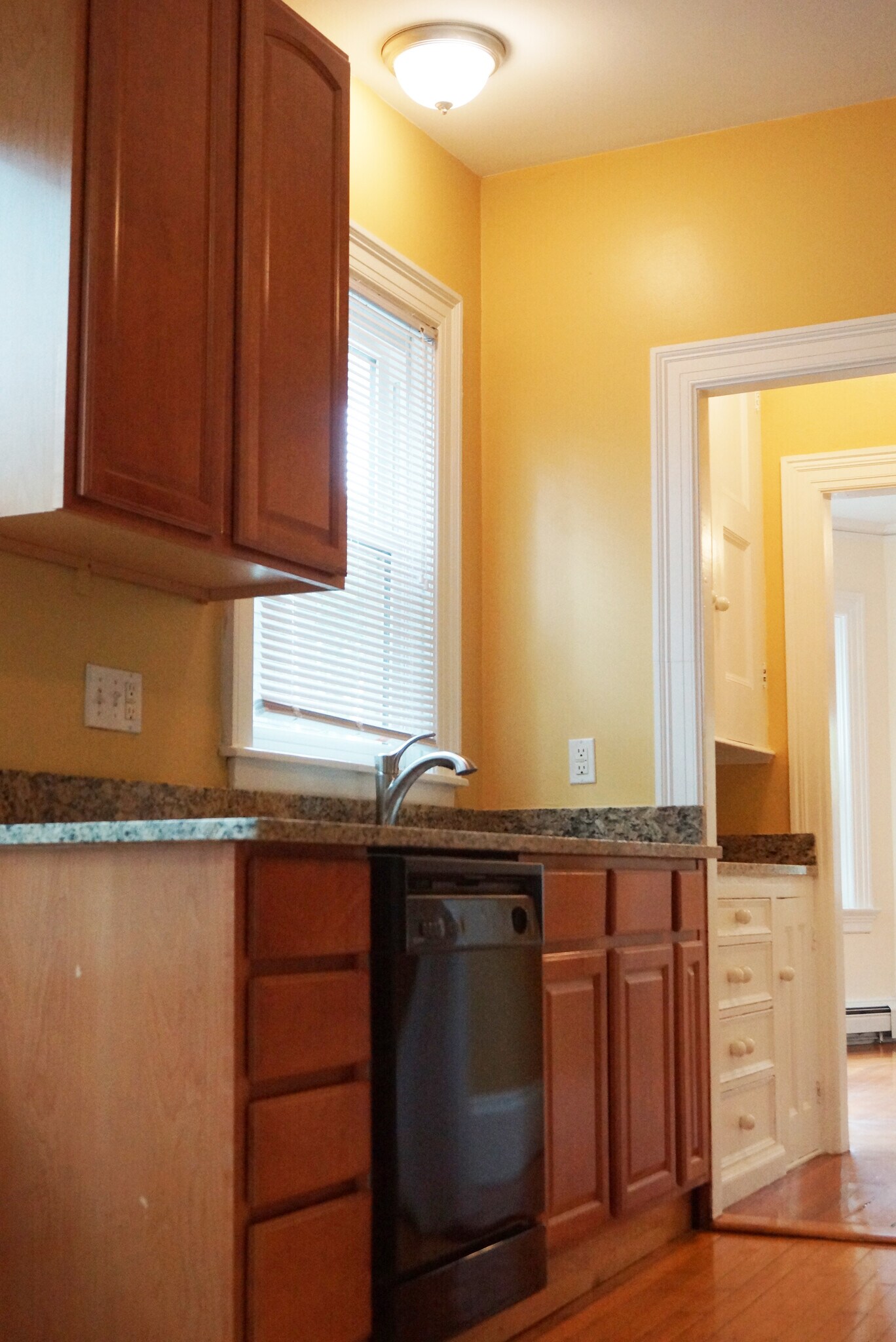 Building Photo - 20 University Ave